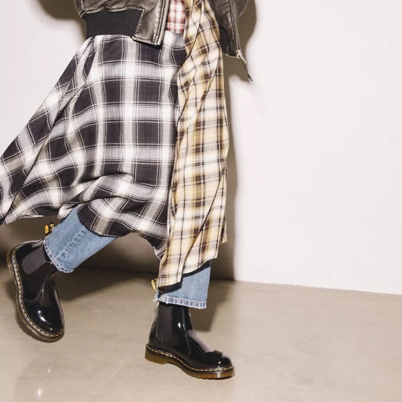 NEW Dr. Martens 2976 Patent Leather Chelsea Boots Black Glossy AirWair Docs - Picture 2 of 7